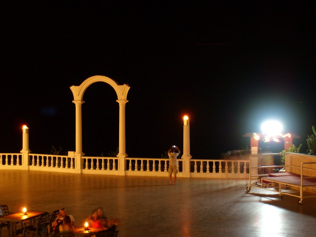 Adonis Grand Hotel-Antalya/By night by bbeno