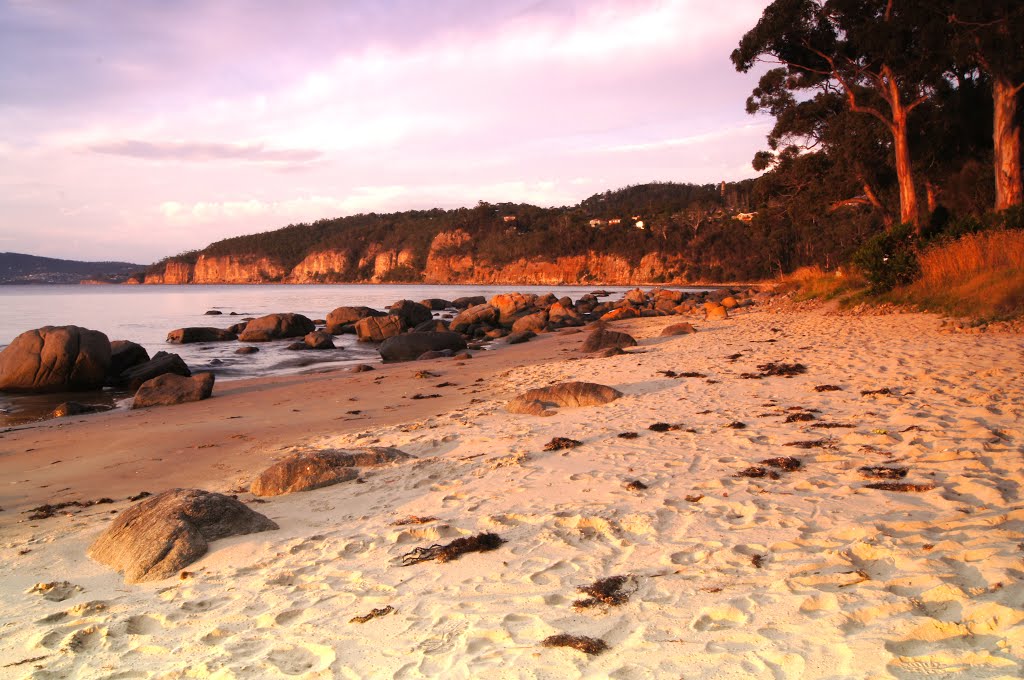 Hinsby Beach Taroona by Tewbacka