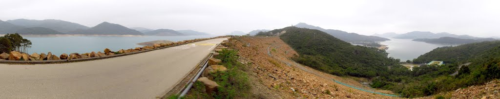 香港 萬宜水庫 西壩 水庫(左) 西貢海(右) West Dam of High Island Reservoir (left),Sai Kung,Hong Kong by Percy Tai  漆園童