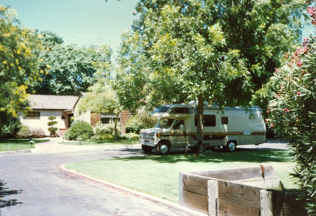 Class C RV at 21322 N. Kennefick Road, Acampo, CA by Scotch Canadian