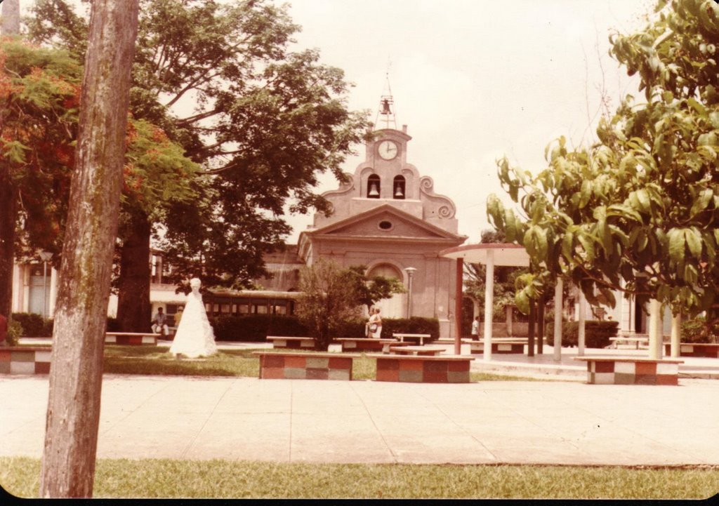 Plaza e Iglesia de Fomento by Sebastian De Bruzos