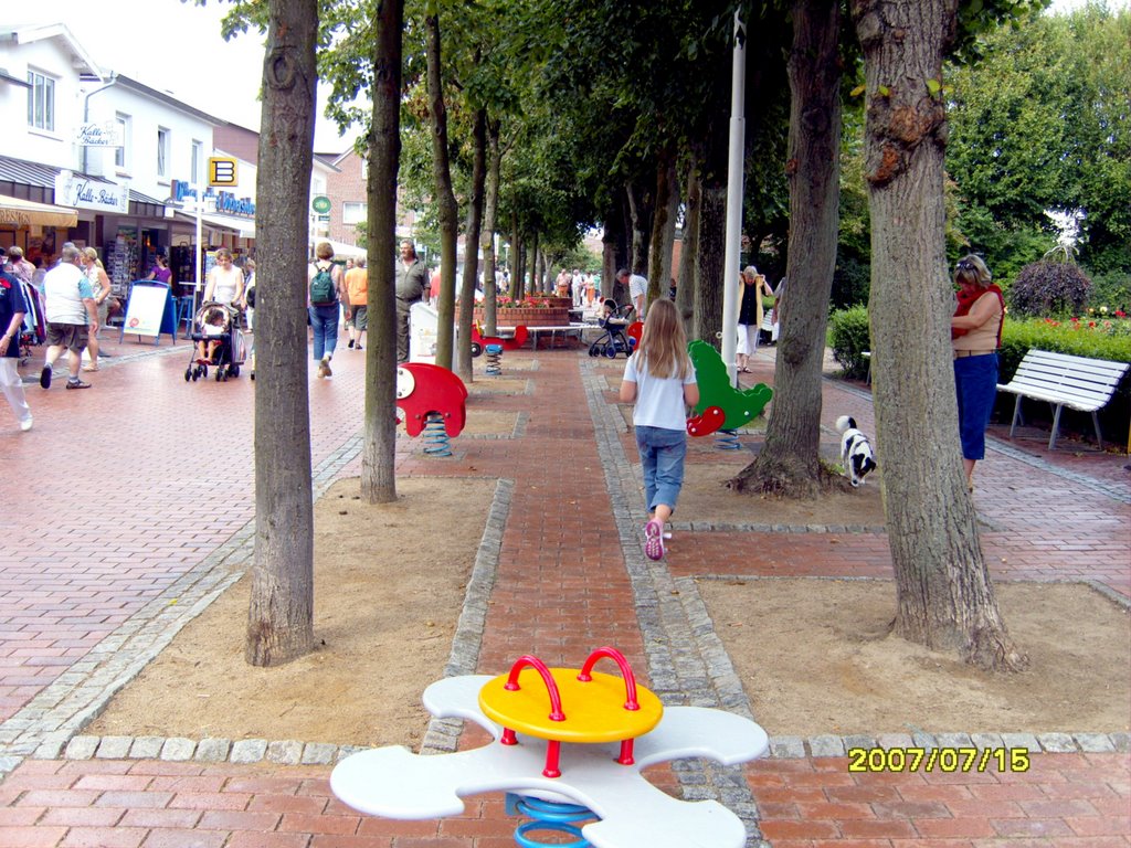 In der Fussgängerzone von Büsum ! by frische Luft