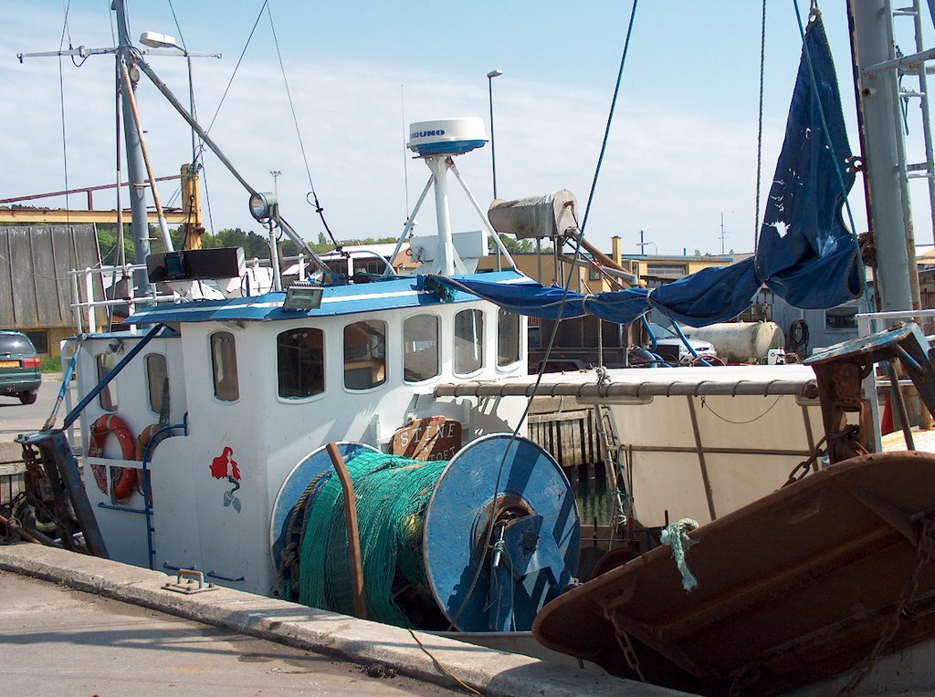 Fiskerbåd 2 Ebeltoft by Hanne Hedegaard