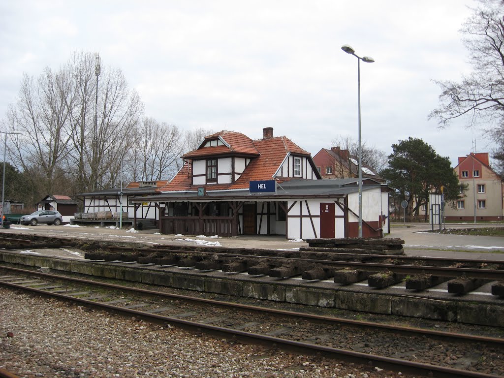 Hel - Dworzec Kolejowy (railway station) by waldi.k