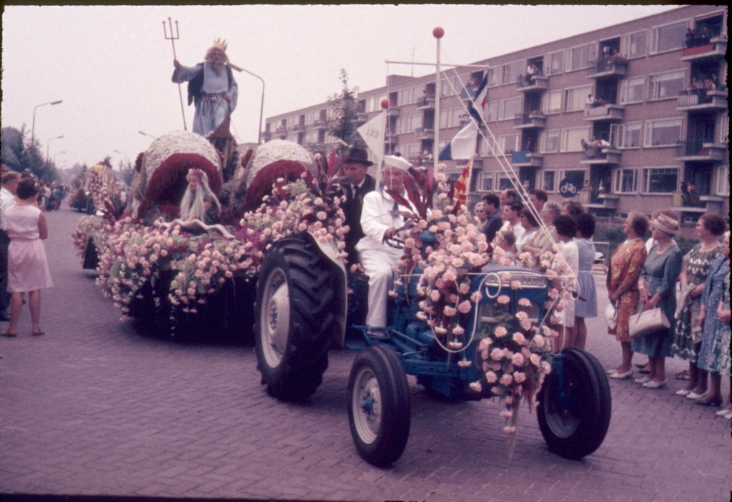 Bloemencorso 1964, Sportlaan, Amstelveen by Robert Jaarsma