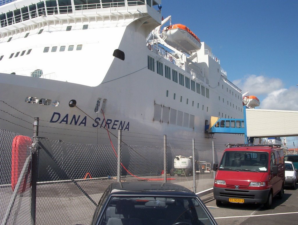 Dana Sirena im Hafen von Esbjerg by wdittner