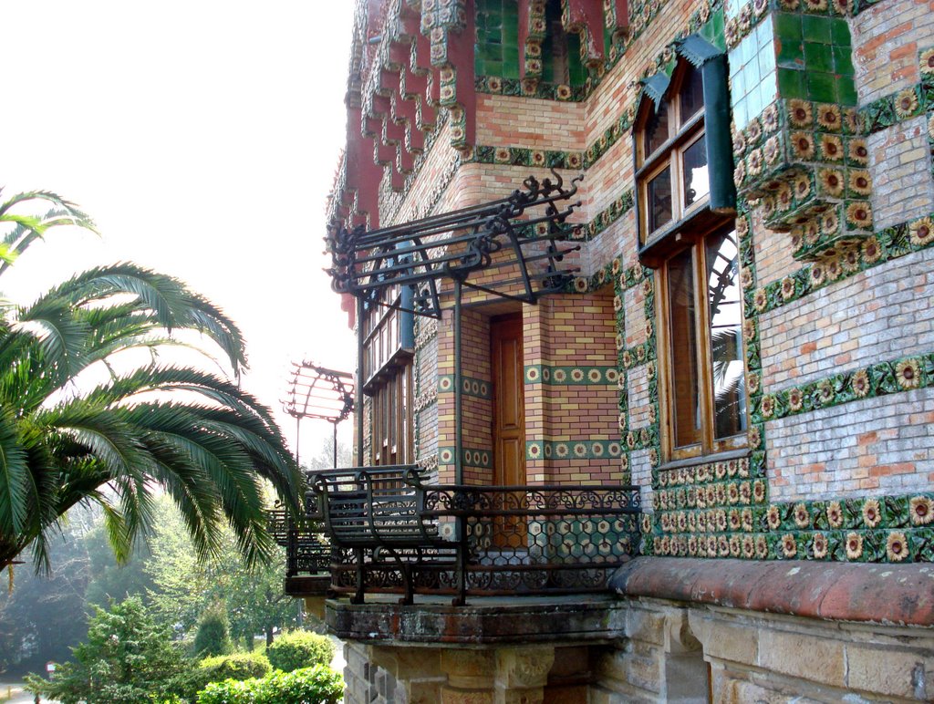 Cantabria, Comillas, El Capricho, de Gaudí by cesarcriado