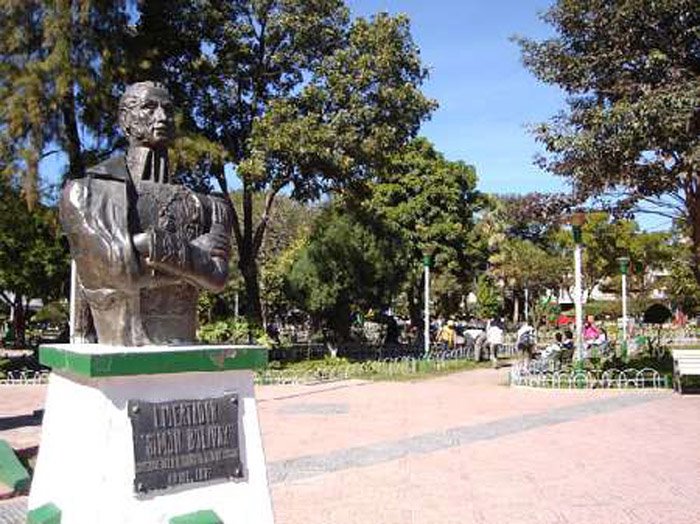 Escultura en la plaza de Yacuiba by JRGA