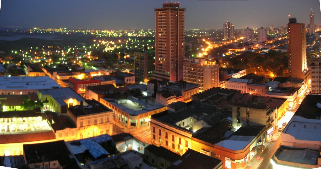 Anocheser desde cerca del hotel guarani by oliversl