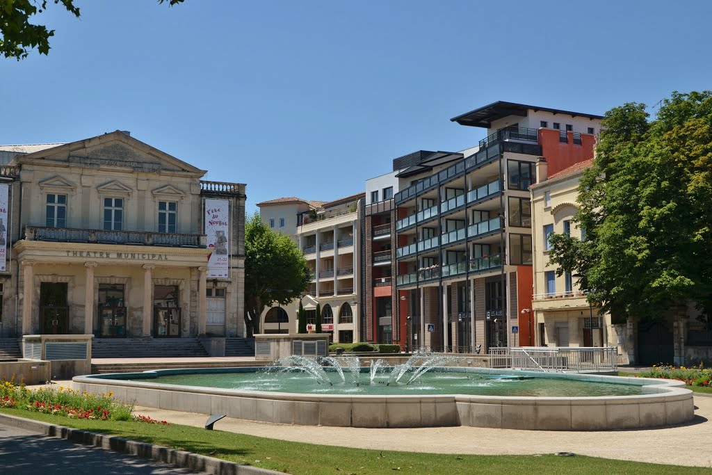 Place du Théâtre - Montélimar (Drôme) by Naru Kenji