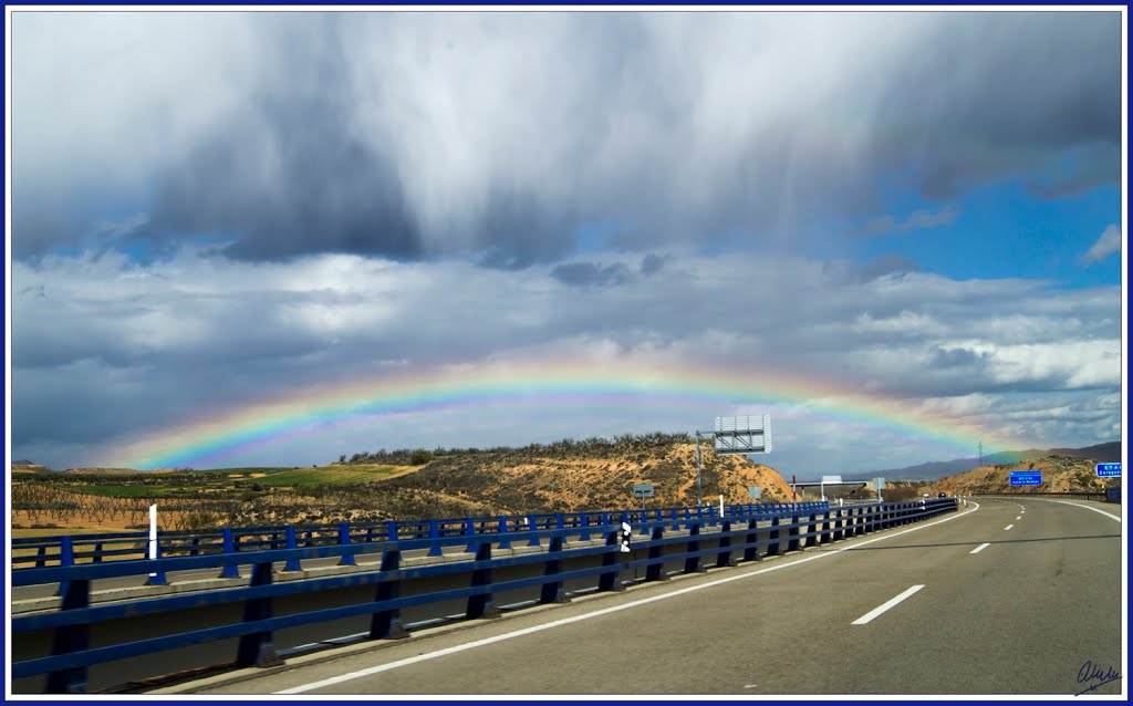 El cielo alegra el retorno con un arco de colores - Autovía A-23, Zaragoza-Teruel - Dedicada a Scarulu16 by Alfre_MM