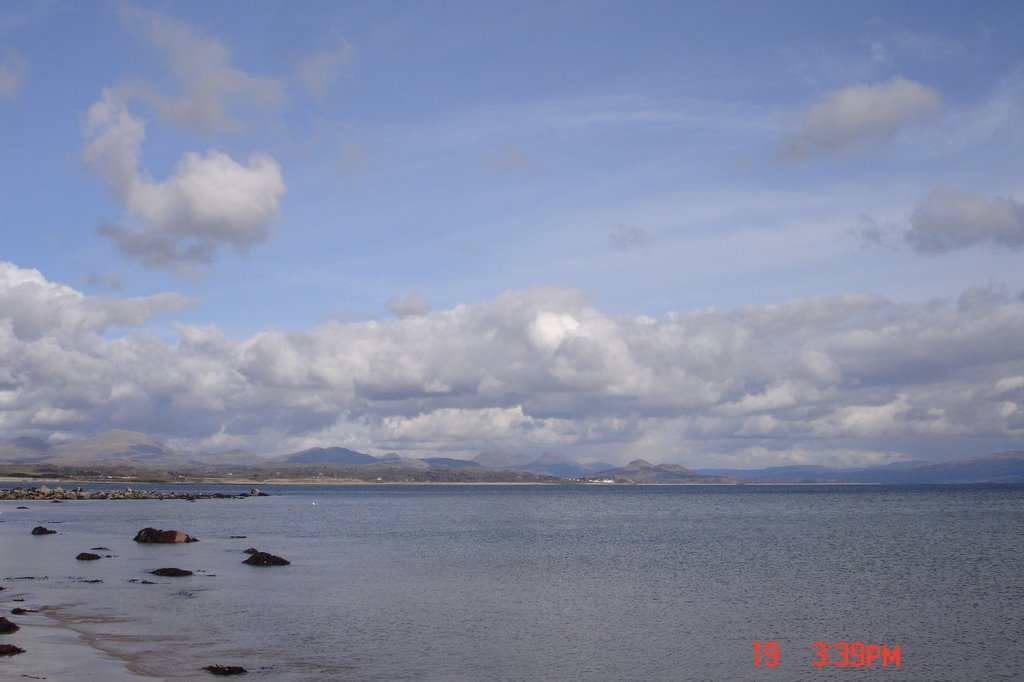 Pennychain beach looking into Tremadoc bay by gary walton