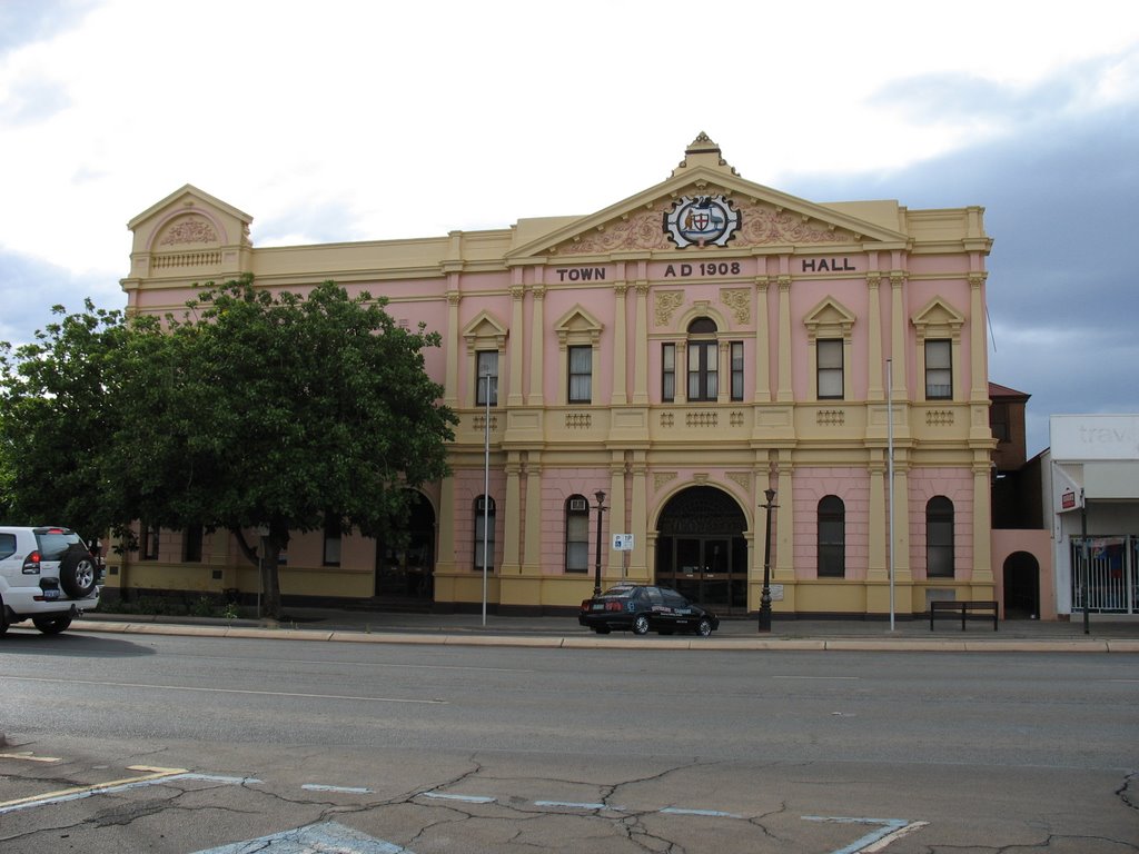 Town Hall - Kalgoorlie by H T W Gay