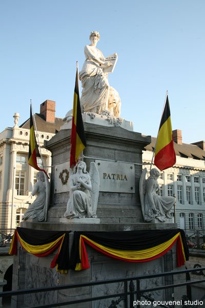 Bruxelles place des martyrs by gouvenelstudio