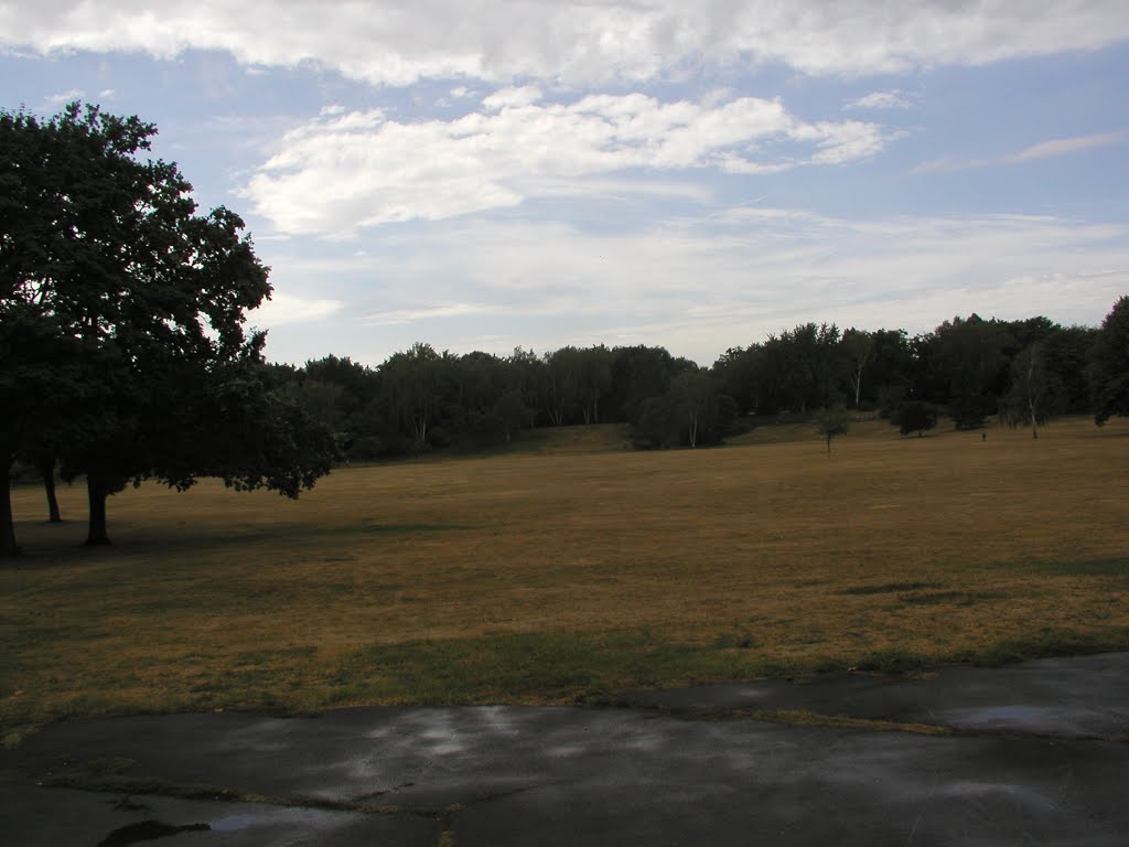 Nürnberg. Reichsparteitaggelände. Luitpoldarena. Tribüne_2003-08-18 by Martin Dudle-Ammann