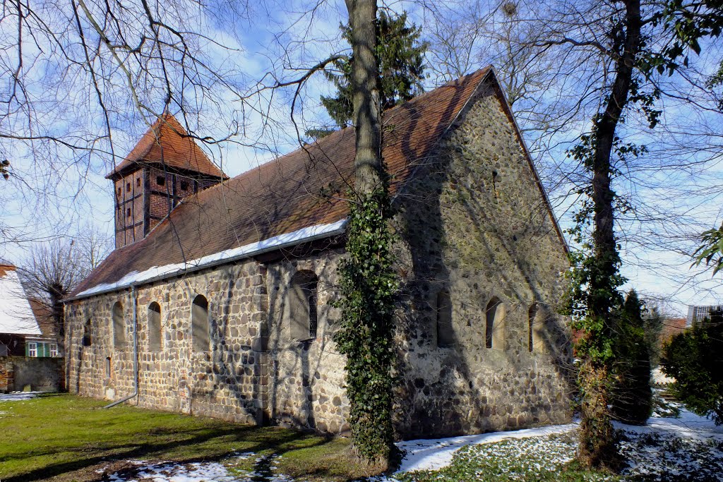 Burg, Ortsteil Reesen, romanische Dorfkirche by Der Burger JL