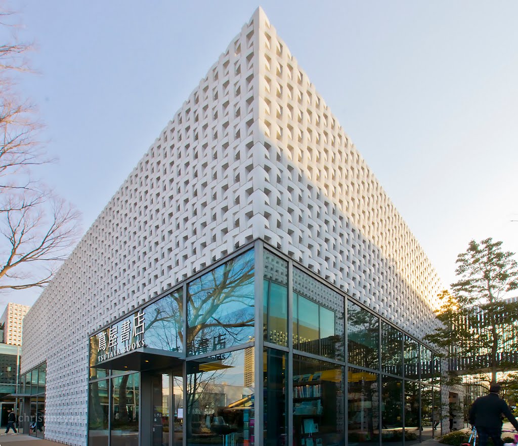 Tsutaya Books (蔦屋書店) / Architect by Klein Dytham architecture and RIA (設計：クライン・ダイサム・アーキテクツ、RIA) by christinayan