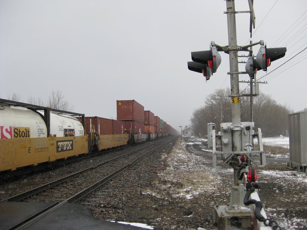 Passing train in Prescott by Dr Ellis