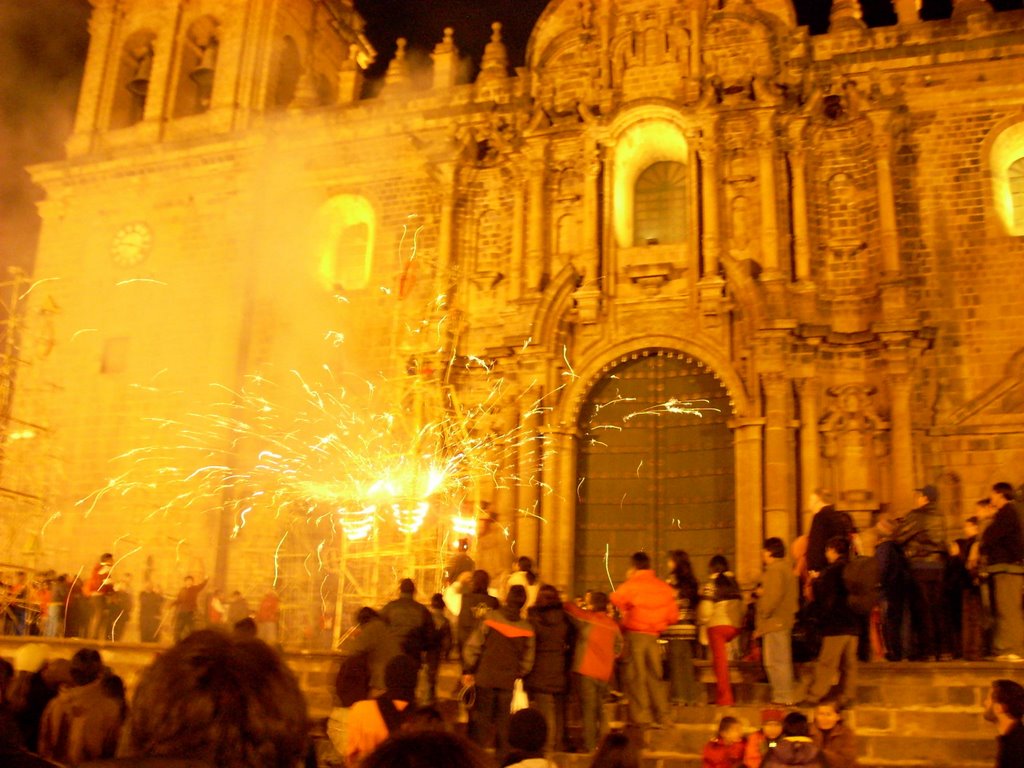 Cusco bei Nacht - eine der unzähligen Festlichkeiten by Cusqueno