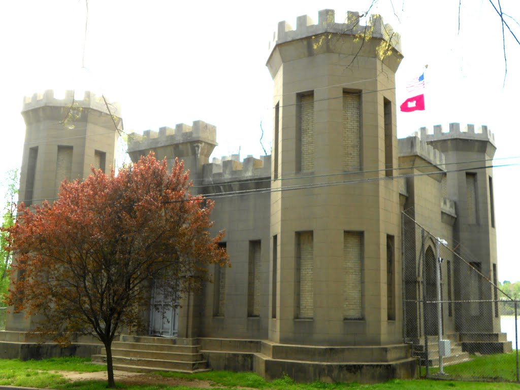 Georgetown Castle Gatehouse, Georgetown Reservoir, MacArthur Boulevard Northwest, Washington DC, built 1901 by Midnight Rider