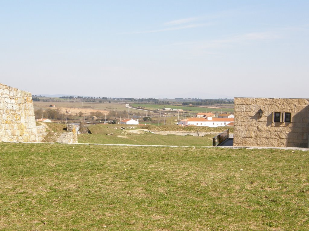 Planície e serras espanholas vistas de Almeida by Luís Seixas