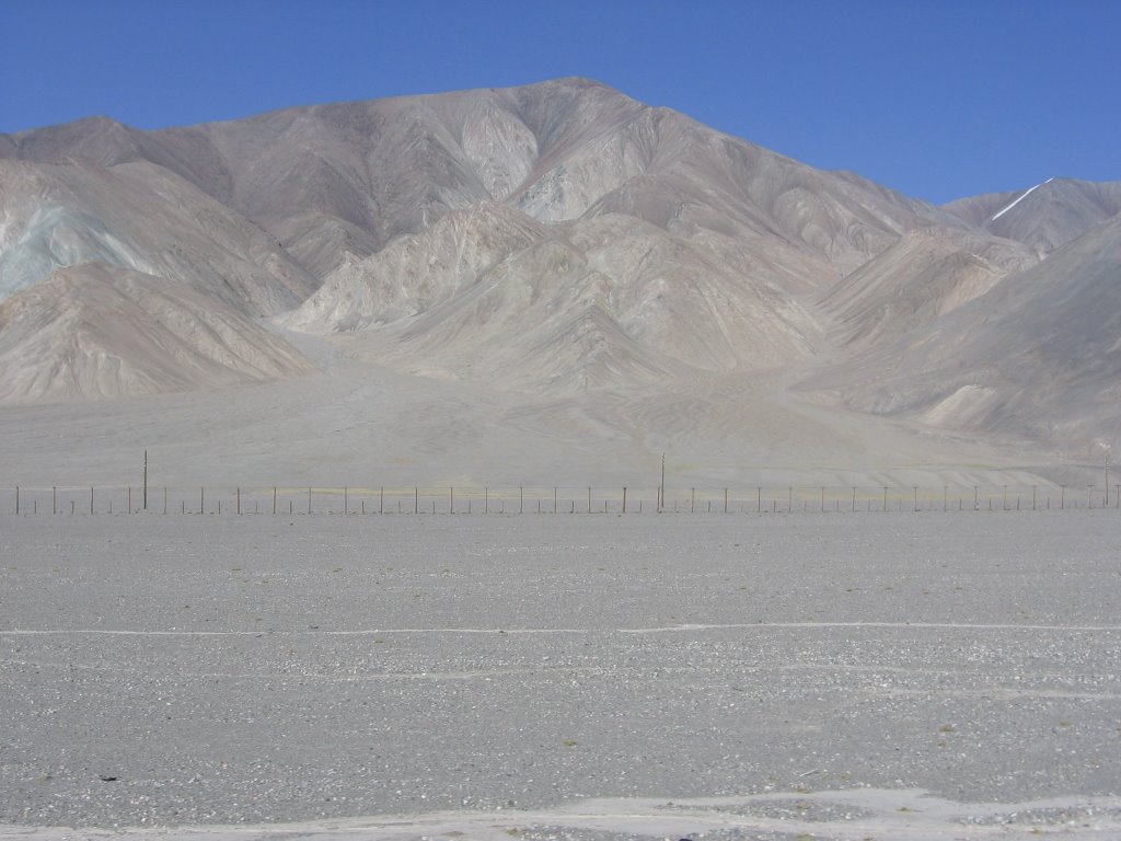 Soviet border fence on Chinese border by Dmitriy Tkachenko