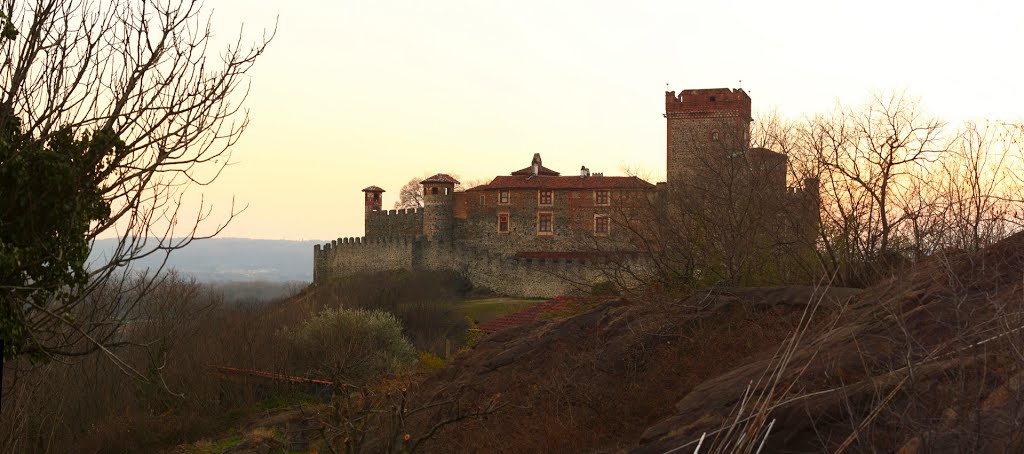 Castello di Pavone 2, Pavone Canavese marzo 2013 by Marco Ferrari