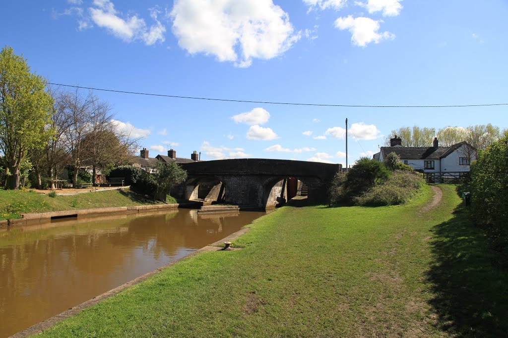 White Cottage and Bridge over Trent and Mersey Canal by AbbieK