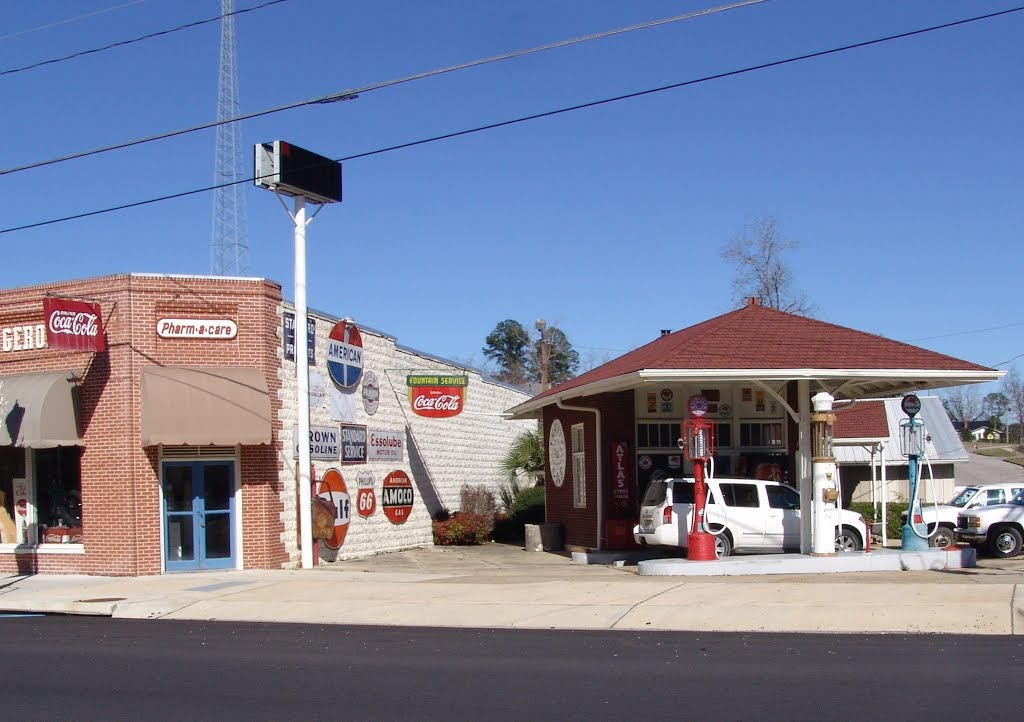 Vintage service station, Florala Ala (1-2-2012) by Ken Badgley