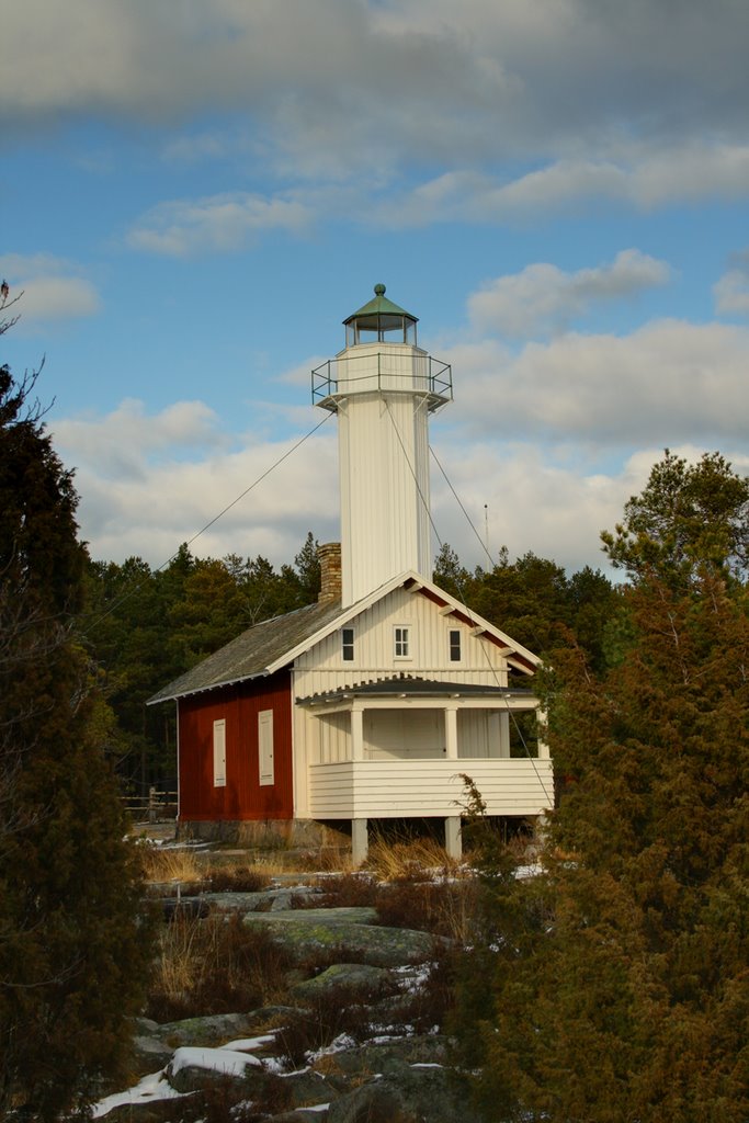 Lighthouse by Guillermo Aguilar