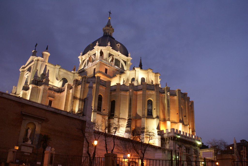 Basílica de la Almudena by Chetesex