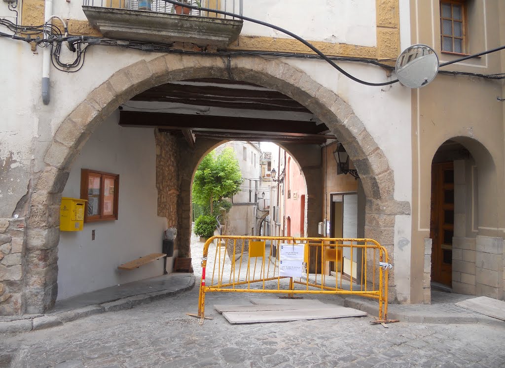 Sant Martí de Tous: carrer de les Voltes by Pedro Salcedo i Vaz