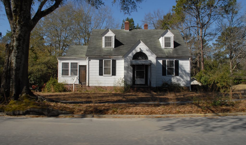 Abandoned House by Chucklestheclown