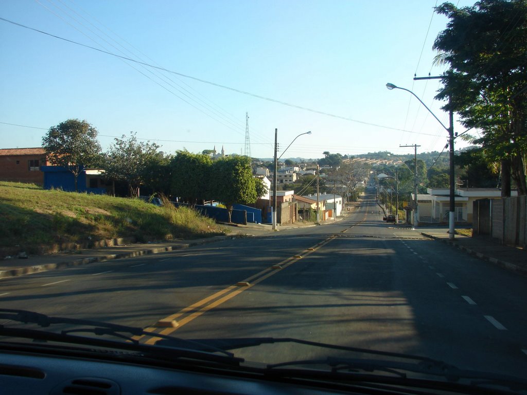 Vista da entrada da cidade vindo de Itaú de Minas. by Alexandre Bonacini