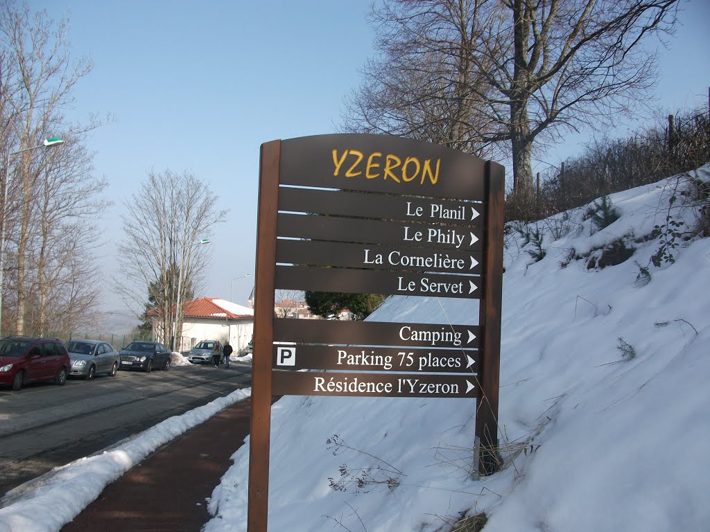 Bienvenue a yzeron sous la neige by Salomon BARZILAI & Jerome IBY