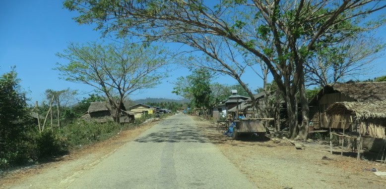 Road to Mawtinzun by Myanmarchit