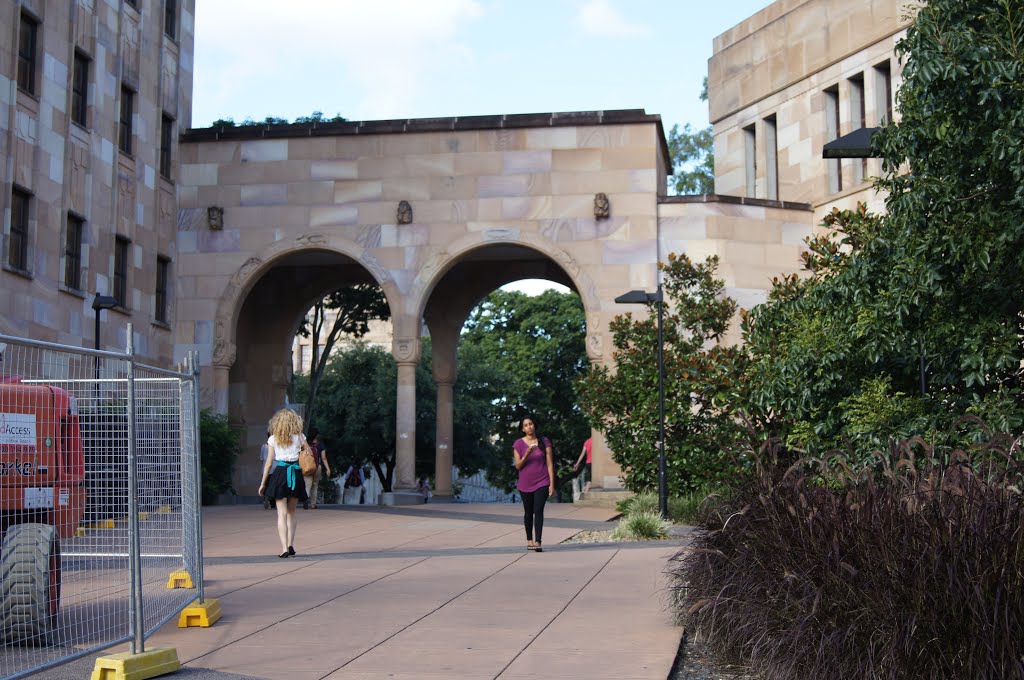 University of Queensland by robsonap