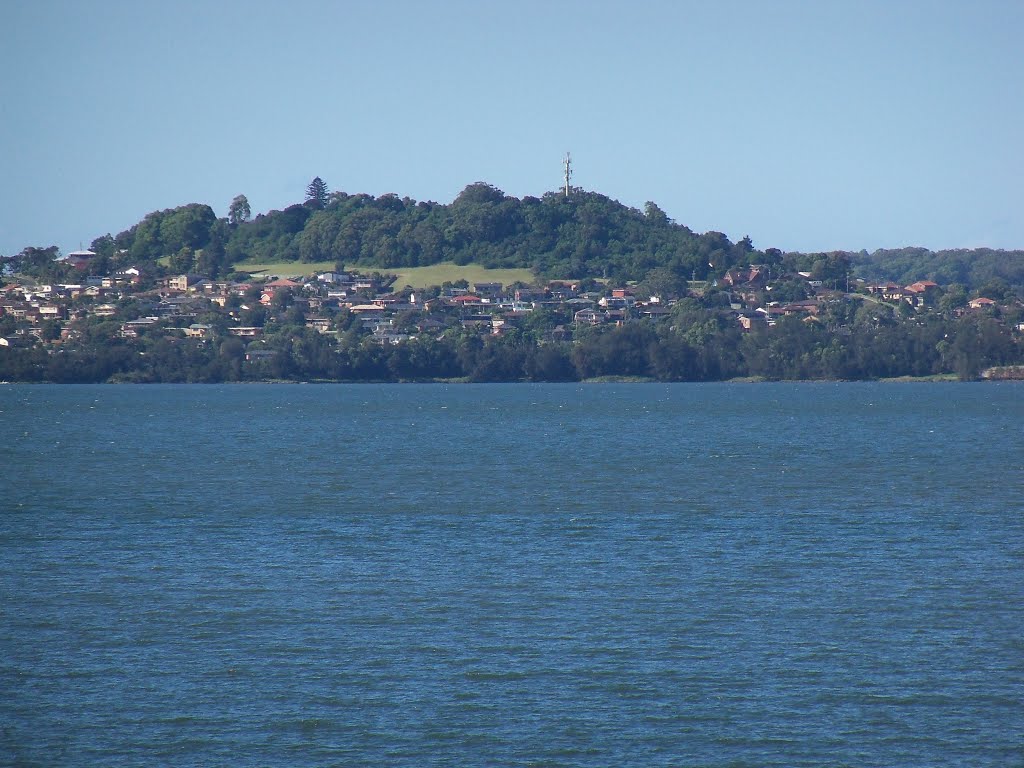 Mt Warrigal from Lake Illawarra.JPG by Tony FD62