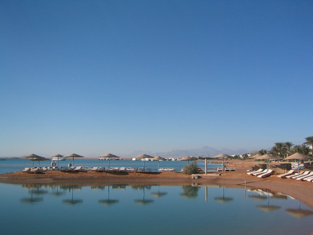 La Plage du Club MED by François Pitrou