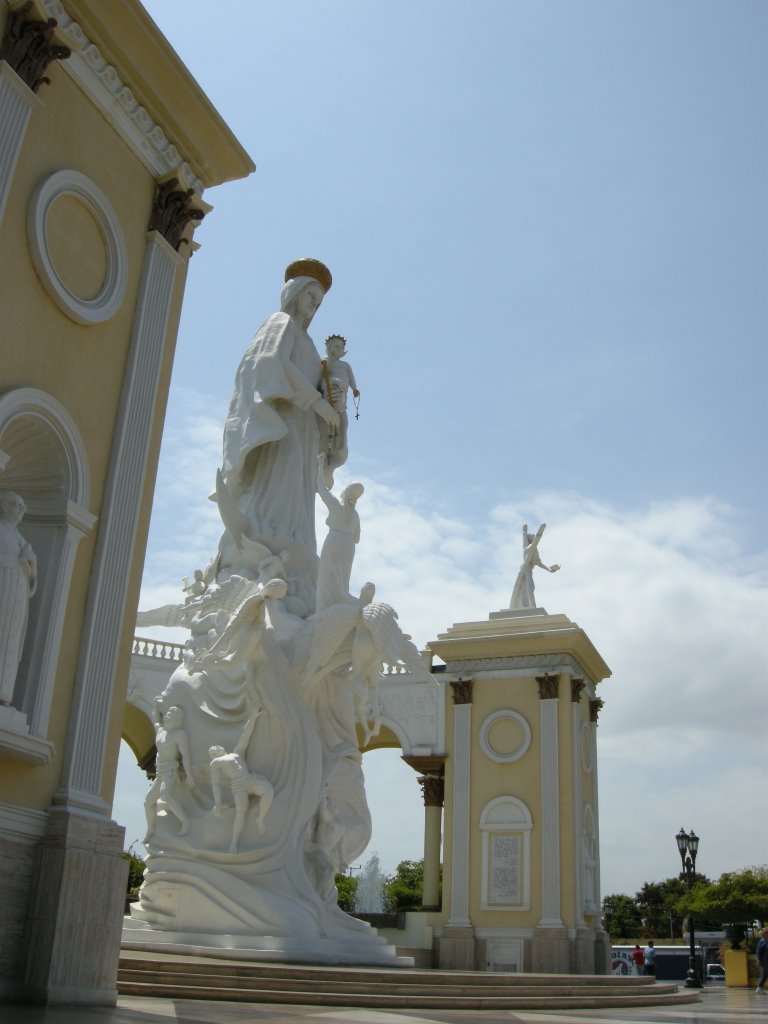 Virgen de la Chiquinquirá (La Chinita) by Alvaro Hernández