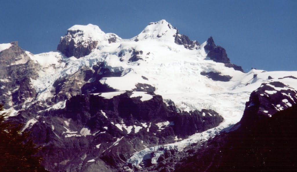 Cerro Tronador (Chile/Argentina) desde Peulla, X Región, Chile. by André Bonacin