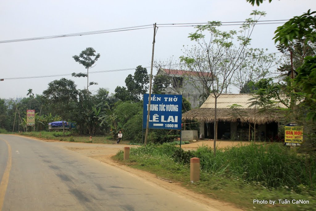 Trẻn đường Hồ Chí Minh by Tuấn Canon