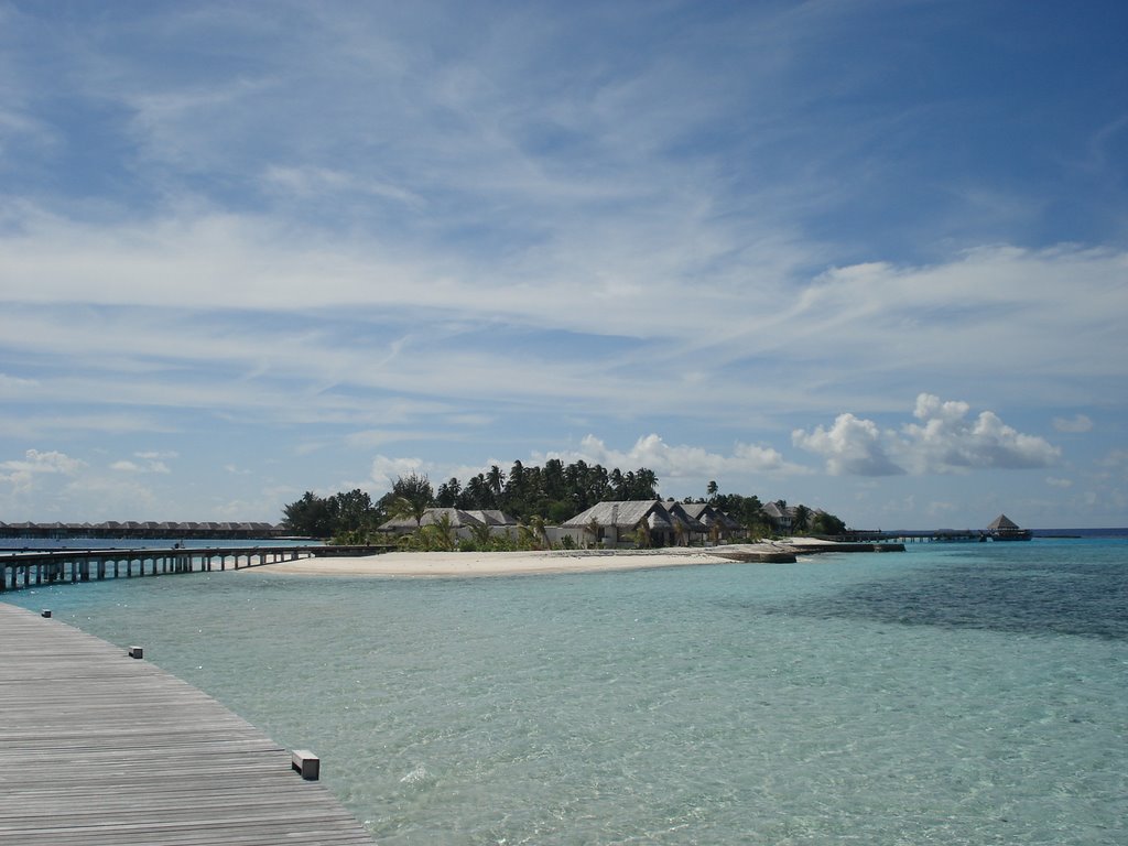 Beach at Coco Palm Boduhithi, Maldives by mkthapa