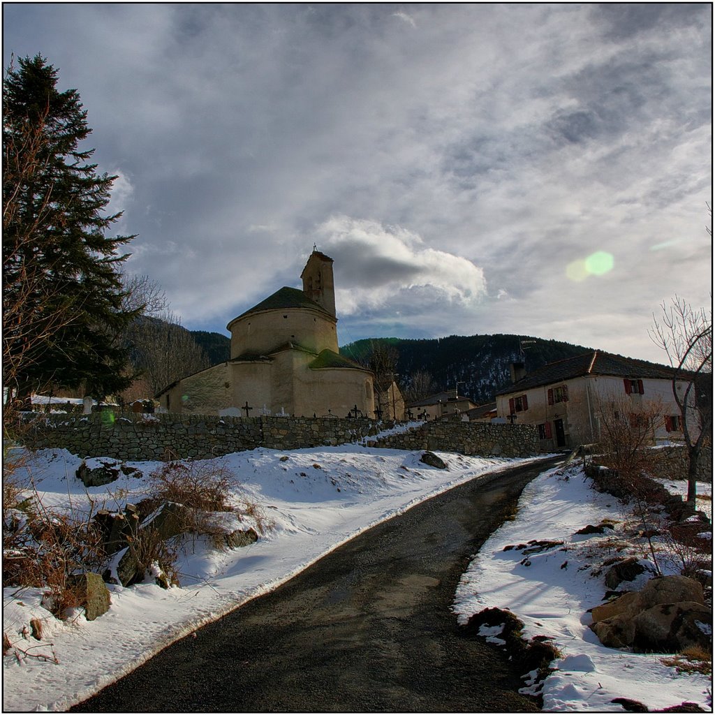 PLANES : Le cimetière et l'église N.D de la Merci. by Michel Chanaud