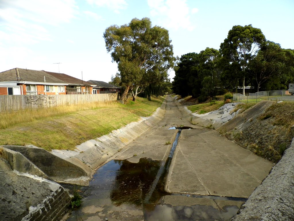 Mile Creek, Noble Park [2013] by XpektTom