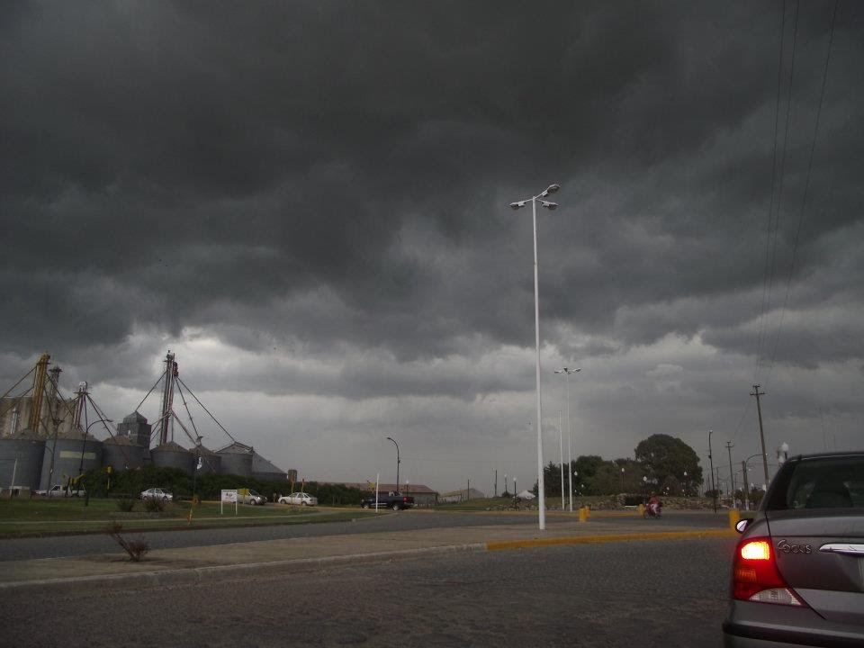 Tormenta de verano en Suárez by juliotto