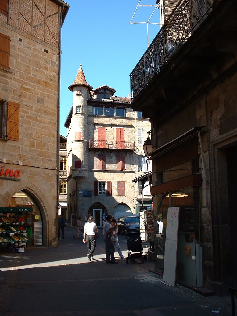 Maison des Sisterons - Place Carnot à Figeac by Yann LESELLIER