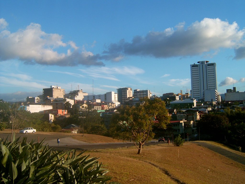 San José, vista al sur desde el Museo de los niños. Costa Rica by Ronald E. Mora S.