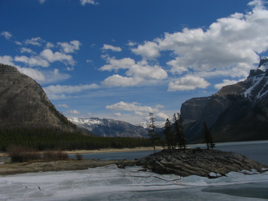 Lake Minnewanka by jeff.chalmers