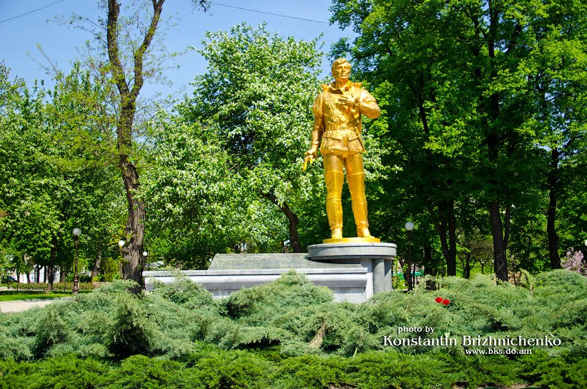 Donetsk 2012 by Konstantin Brizhnichenko